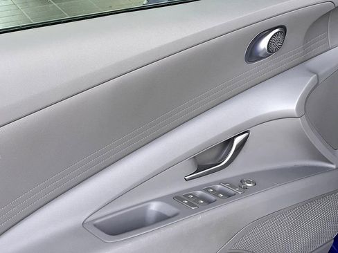 Used 2024 Hyundai Elantra SEL image 11