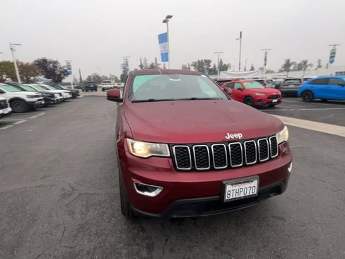 Used 2021 Jeep Grand Cherokee Laredo X image 3