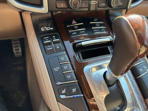 Used 2014 Porsche Cayenne Turbo S image 26