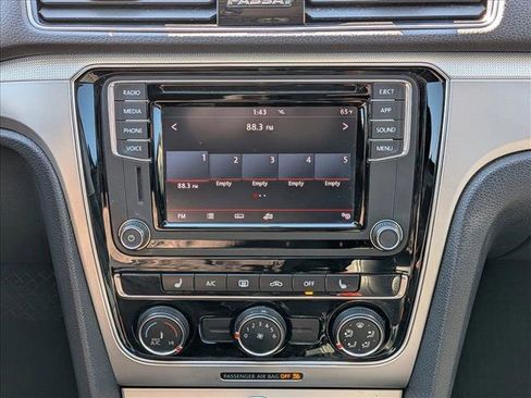 Used 2019 Volkswagen Passat 2.0T Wolfsburg w/ Wheels & Sunroof Package image 12