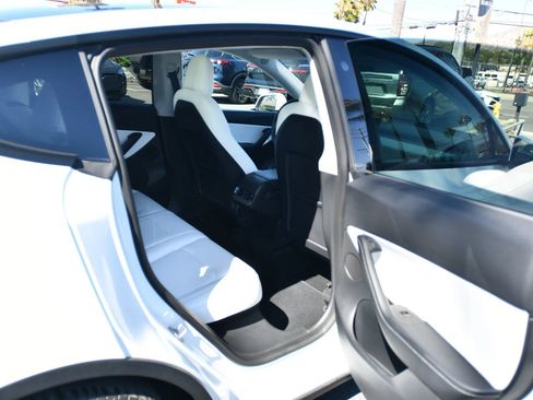 Used 2022 Tesla Model Y Performance AWD/4WD image 23