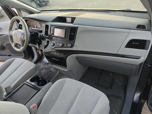 Used 2012 Toyota Sienna LE image 23