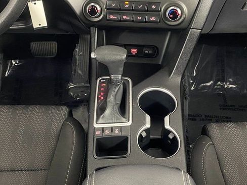 Used 2022 Kia Sportage LX image 16