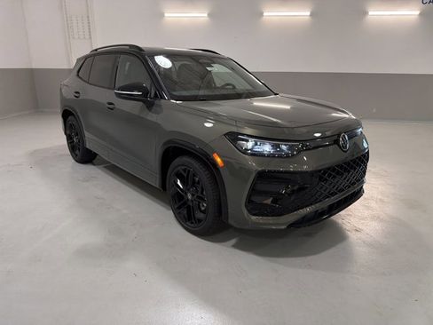 New 2026 Volkswagen Tiguan SE R-Line FWD image 4