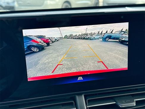 Certified 2025 Chevrolet Trax LT w/ Driver Confidence Package image 13