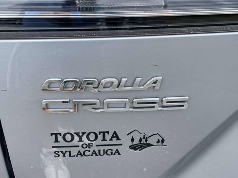 Used 2024 Toyota Corolla Cross XLE w/ Convenience Package FWD image 8