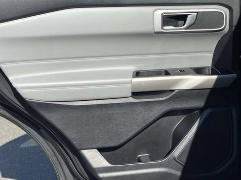 Used 2022 Ford Explorer XLT w/ Equipment Group 202A RWD image 10