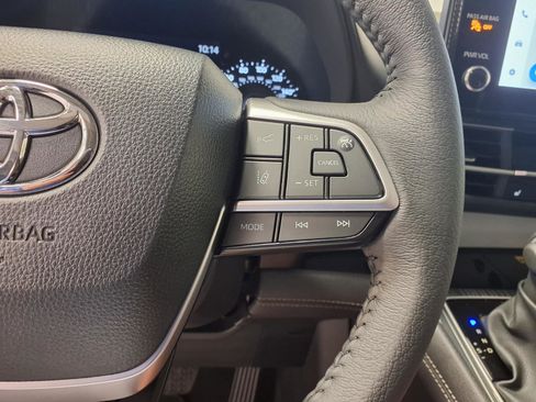 New 2026 Toyota Sienna XLE image 20