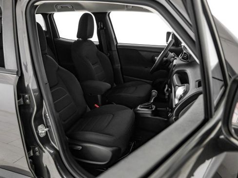 Used 2019 Jeep Renegade Latitude w/ Popular Equipment Group image 31