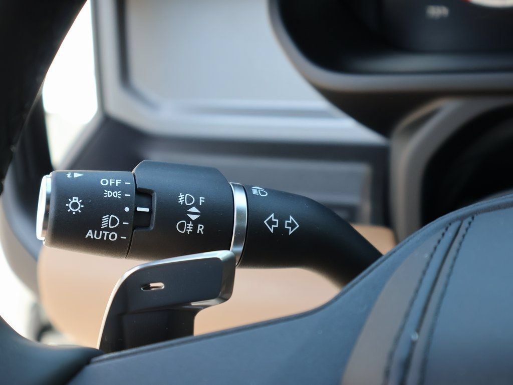 New 2025 Land Rover Defender 130 V8 AWD/4WD image 33