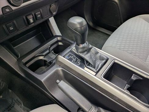 Used 2022 Toyota Tacoma SR5 AWD/4WD image 12