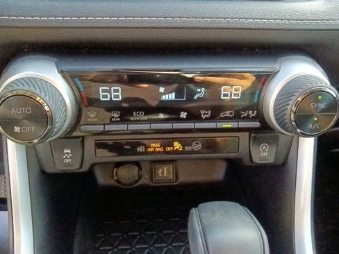 Used 2024 Toyota RAV4 XLE w/ Convenience Package image 24