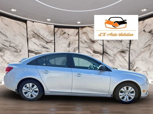 Used 2014 Chevrolet Cruze LS image 6
