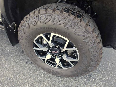 Used 2024 GMC Canyon AT4X AWD/4WD image 34