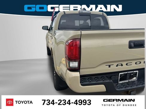 Used 2018 Toyota Tacoma TRD Sport AWD/4WD image 18