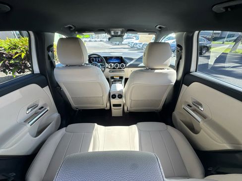 Used 2025 Mercedes-Benz GLA 250 4MATIC image 10