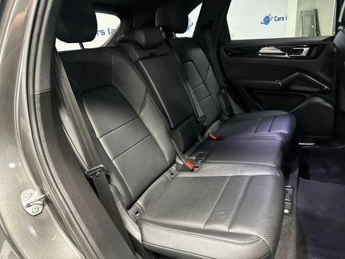 Used 2022 Porsche Cayenne AWD/4WD image 18