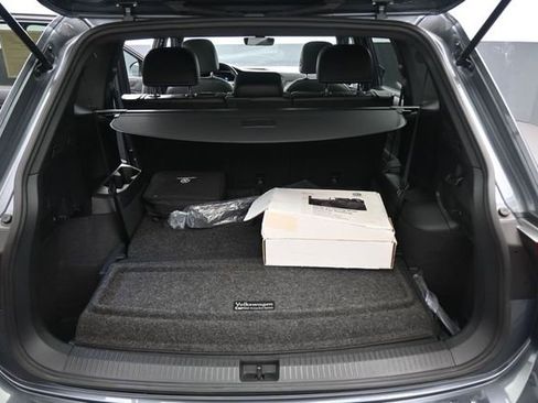 Used 2022 Volkswagen Tiguan SE R-Line FWD image 12