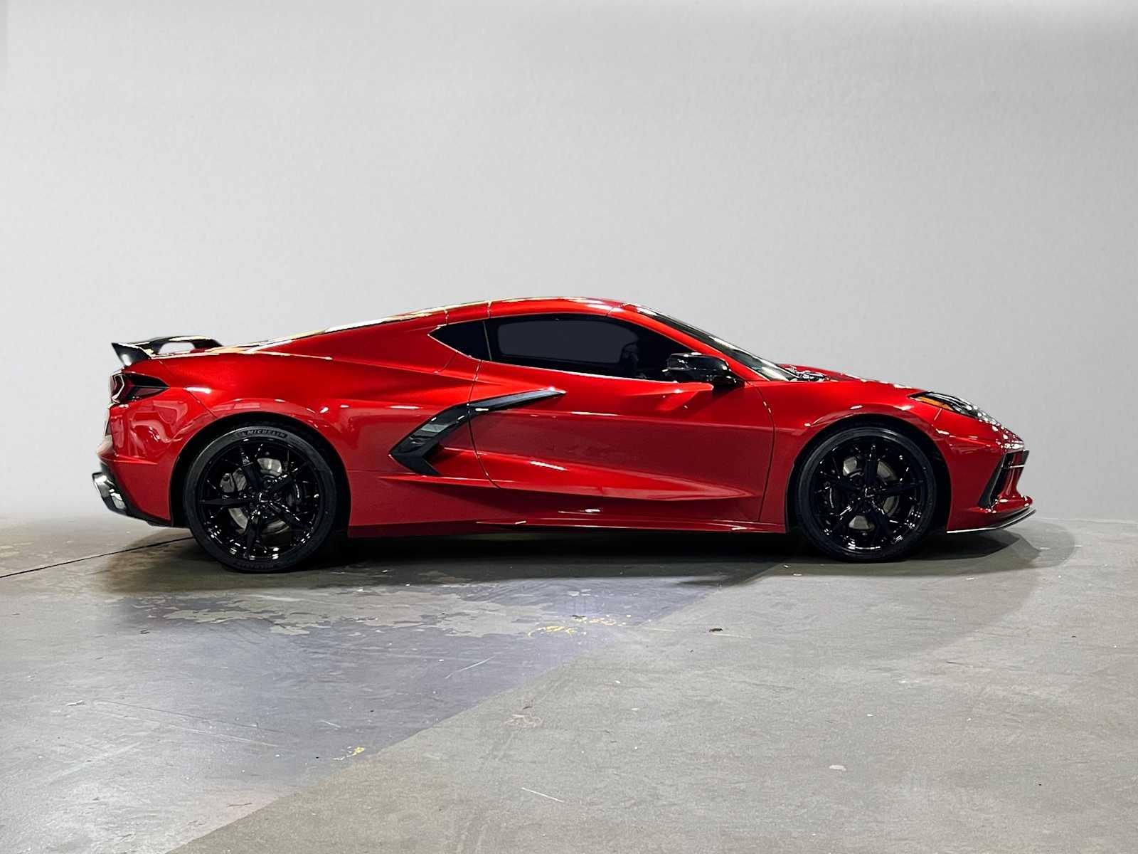 Used 2021 Chevrolet Corvette Stingray Premium Cpe w/ Z51 Performance Package RWD image 2