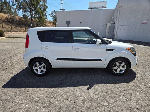 Used 2013 Kia Soul FWD image 19