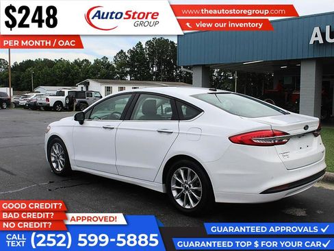 Used 2017 Ford Fusion SE w/ Fusion SE Technology Package FWD image 8