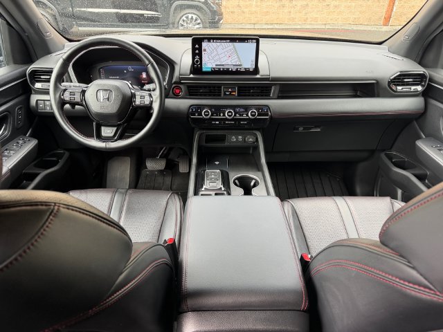 Used 2025 Honda Pilot Black Edition image 21
