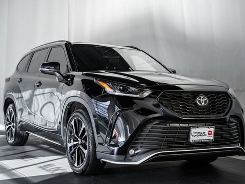 Used 2022 Toyota Highlander XSE image 1