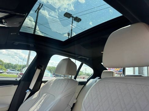 Used 2019 BMW 530i xDrive w/ Premium Package AWD/4WD image 11