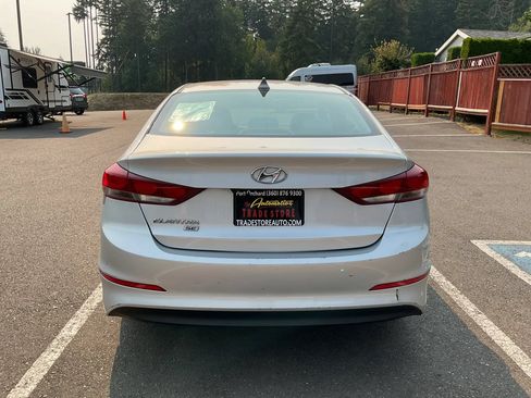 Used 2017 Hyundai Elantra SE FWD image 4
