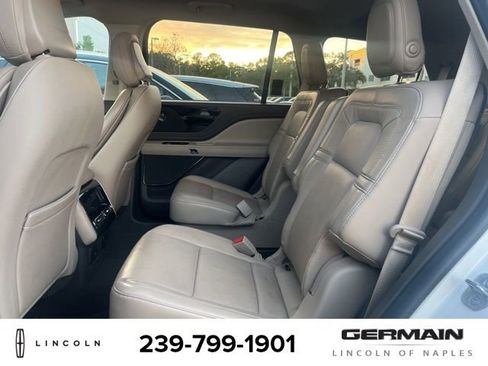 Used 2020 Lincoln Aviator Reserve w/ Elements Package Plus image 12