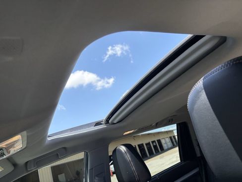 Used 2019 Toyota Highlander XLE FWD image 23