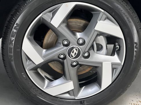 Used 2025 Hyundai Venue SEL FWD image 61