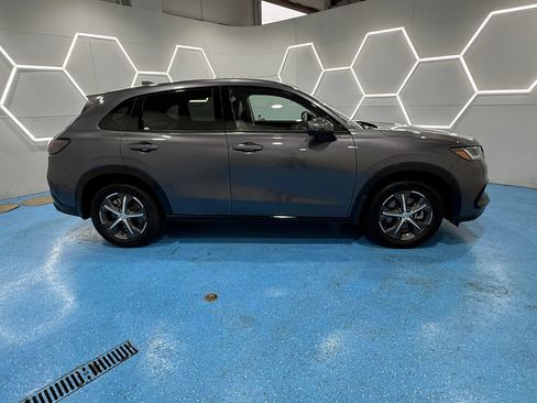 Used 2023 Honda HR-V EX-L image 2