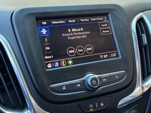 Used 2023 Chevrolet Equinox LT image 7