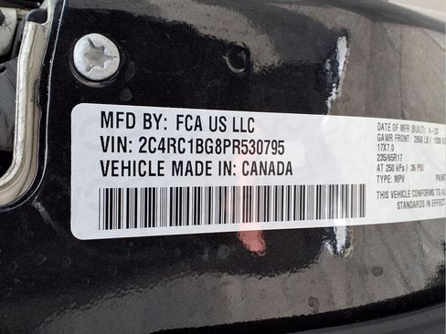 Used 2023 Chrysler Pacifica Touring-L FWD image 26