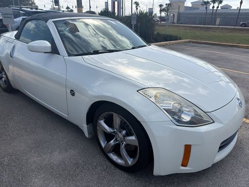 Used 2006 Nissan 350Z Touring image 2