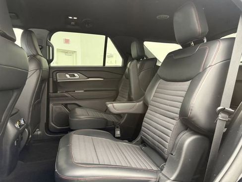 Used 2025 Ford Explorer ST-Line image 24