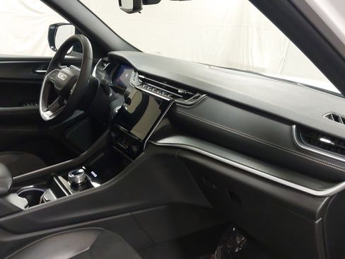 Used 2024 Jeep Grand Cherokee L Laredo image 29