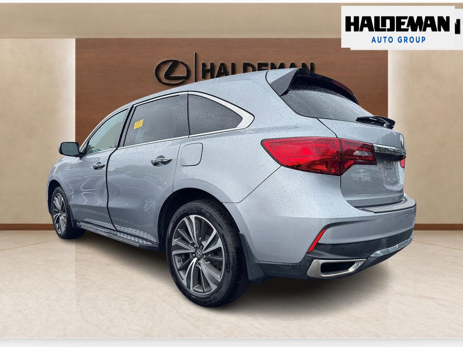 Used 2018 Acura MDX w/ Technology Package AWD/4WD image 3