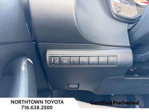 Used 2023 Toyota Corolla LE image 12