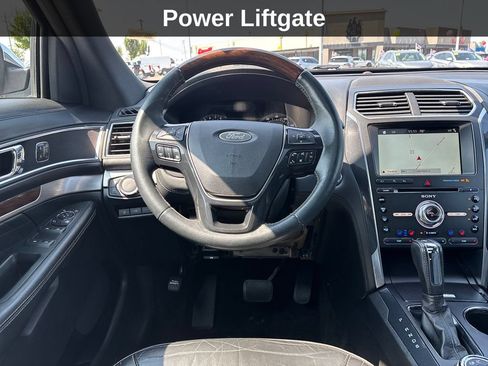 Used 2018 Ford Explorer Platinum AWD/4WD image 19