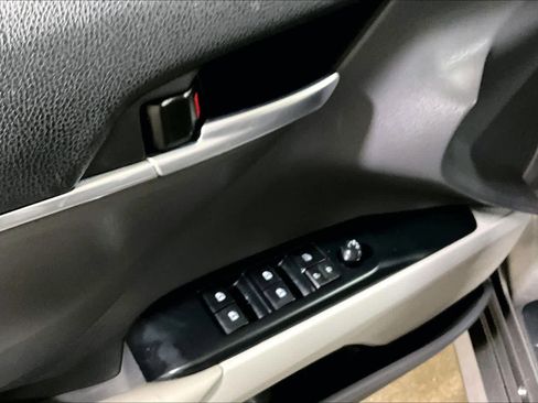 Certified 2018 Toyota Camry LE image 35