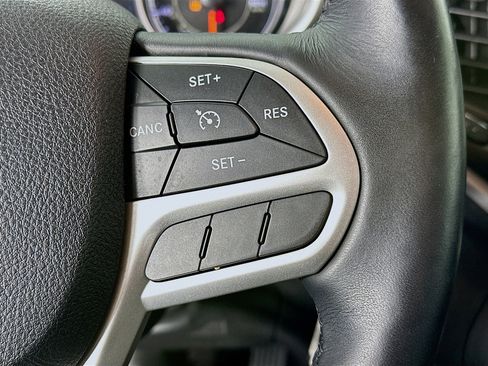 Used 2017 Jeep Cherokee Trailhawk w/ Cold Weather Group image 23