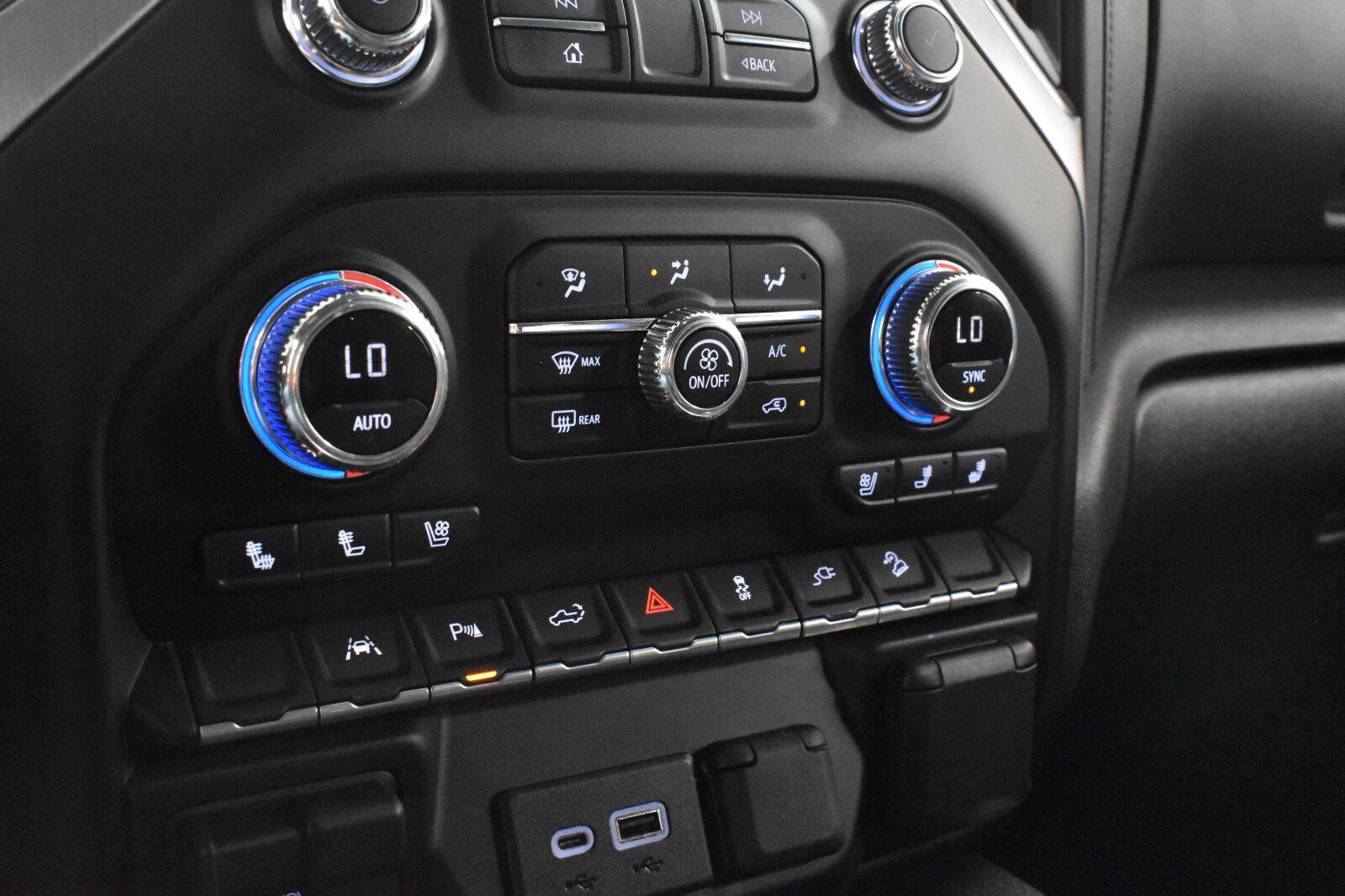 Used 2022 GMC Sierra 1500 SLT w/ SLT Premium Plus Package AWD/4WD image 18
