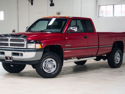 Used 1997 Dodge Ram 2500 Truck 4x4 Club Cab image 1