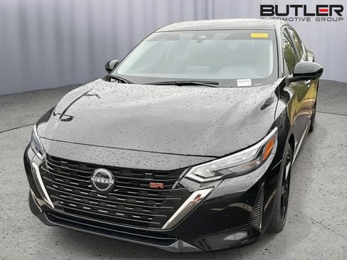 Used 2024 Nissan Sentra SR w/ SR Premium Package FWD image 3