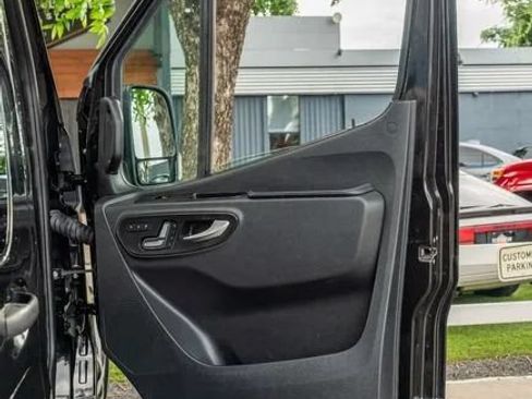 Used 2022 Mercedes-Benz Sprinter 2500 image 26