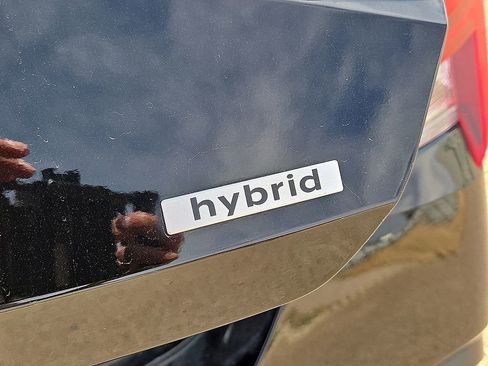 Used 2025 Hyundai Elantra Limited image 13