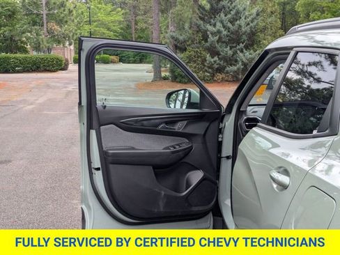 Used 2025 Chevrolet TrailBlazer LT AWD/4WD image 23