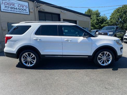 Used 2018 Ford Explorer XLT w/ Equipment Group 202A AWD/4WD image 2